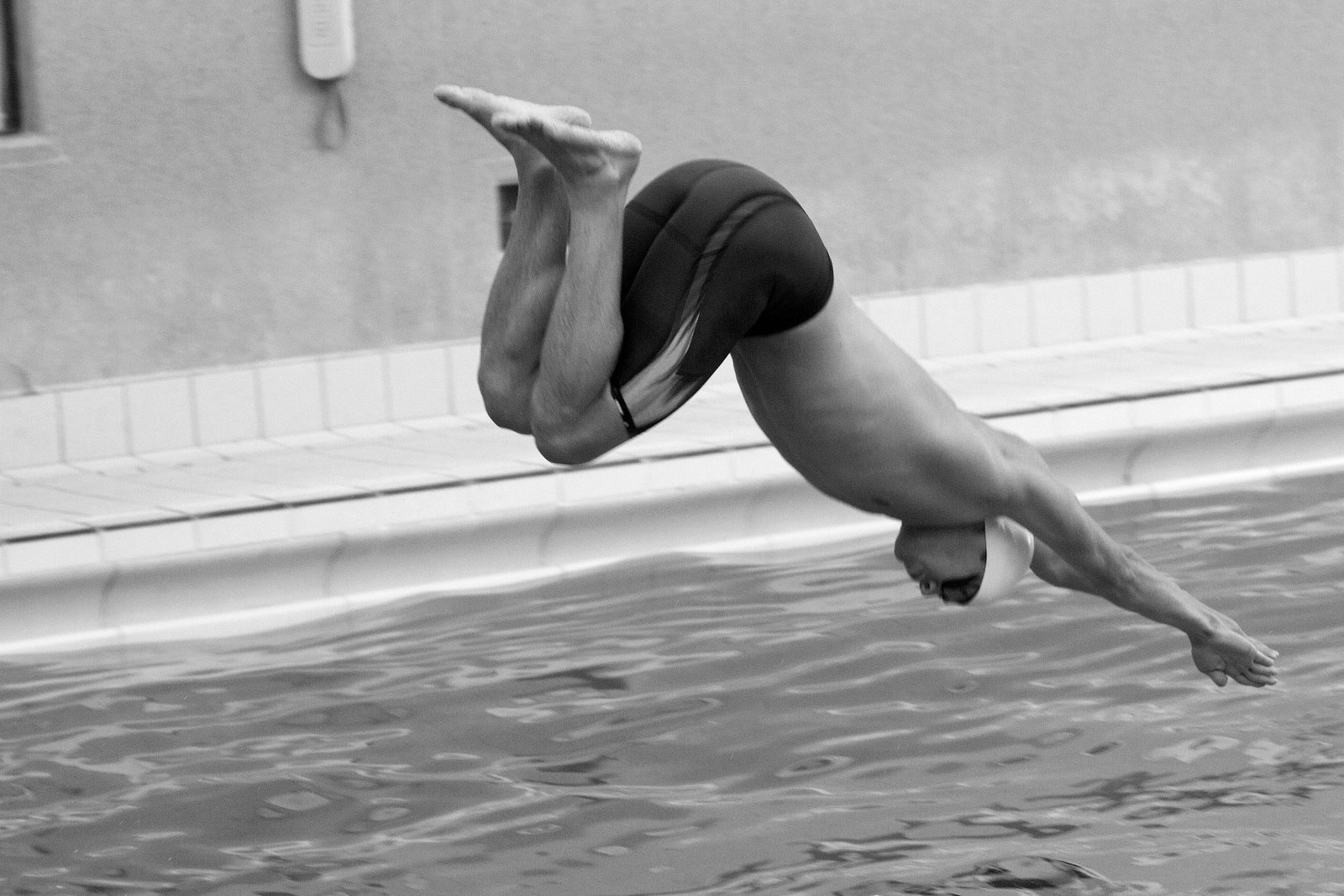 Italian Olympic swimming team documentary photography at Speedo Nottingham by Doug Marke — image 7 of 20