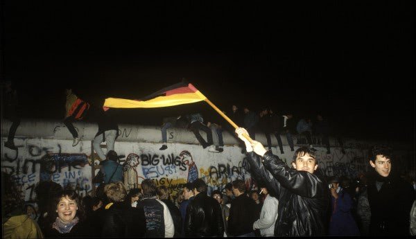 The fall of the Berlin Wall, documentary photography by Doug Marke — image 5 of 8.